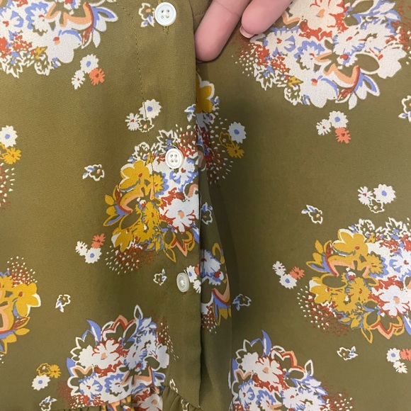 Women’s Loft Outlet Floral Print Green Short Sleeve Blouse Size Medium - Picture 2 of 11